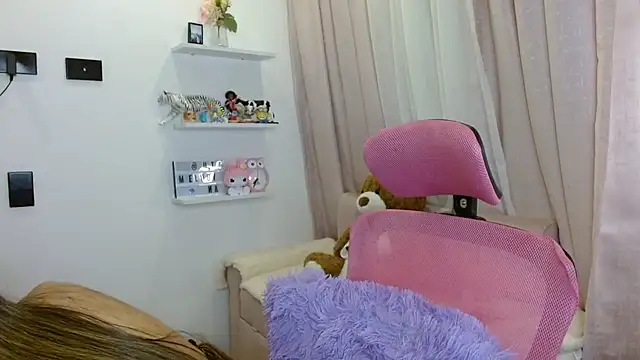 XXX chat uživo modela MelodyAnn_