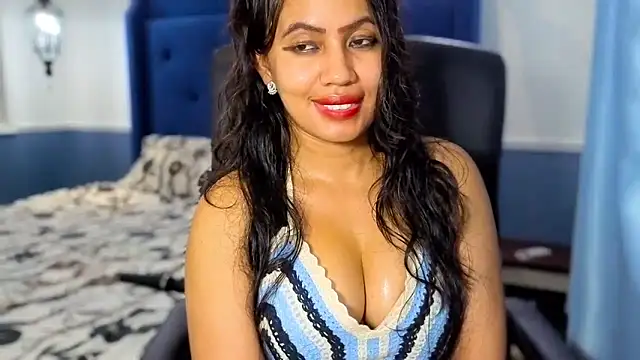 Chat +18 de FannyXhot ao vivo