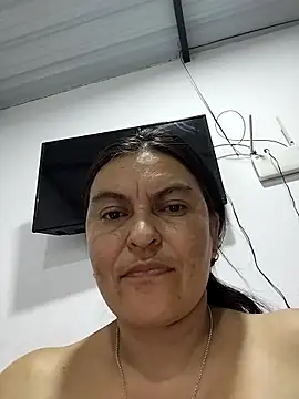 Czat XXX na żywo – Horny-Mommy-Dirty