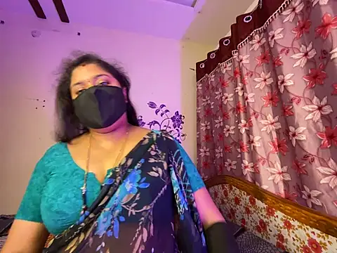 LouleyRanii's Webcam Show