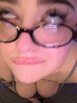 KellyMoors Chat XXX live