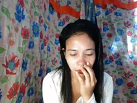 PinaySkinnyGirl live XXX chat