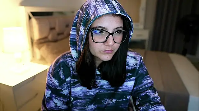 Camilaa_bueno's Live XXX Chat