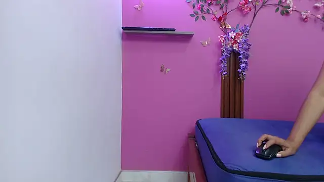 skinnybarbie022 Live XXX Chat