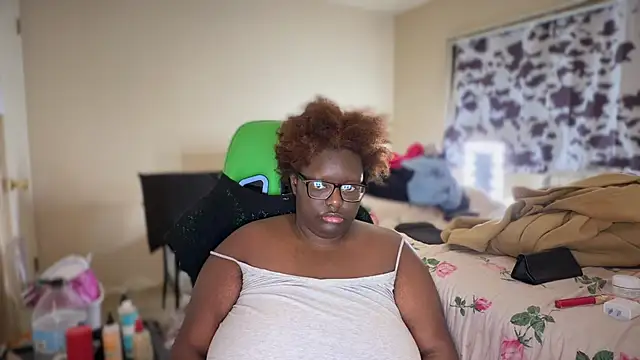 -Yagurlwest live XXX chat