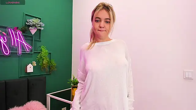 KatieBlossom_'s Live XXX Chat