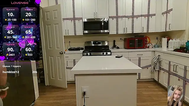 Blondiewithanass' Live XXX Chat