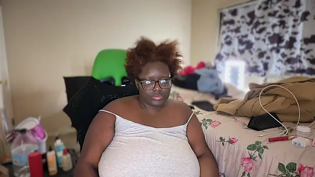 -Yagurlwest's Live XXX Chat