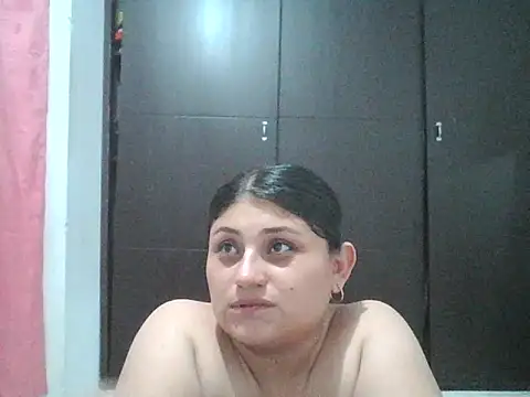 Chat +18 de Mia_Hornyxxx ao vivo
