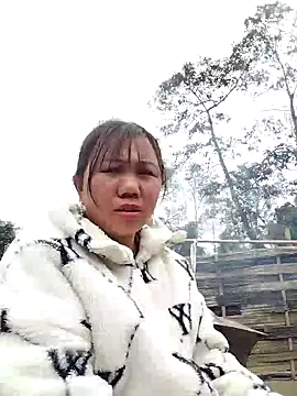 alycen élő XXX-chatje