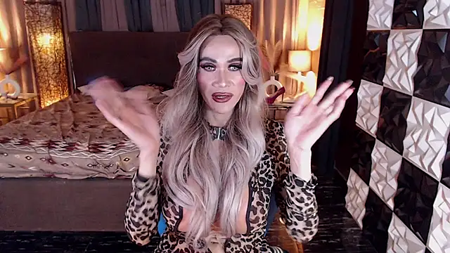 Вебкам-шоу MonstrousCockDiva