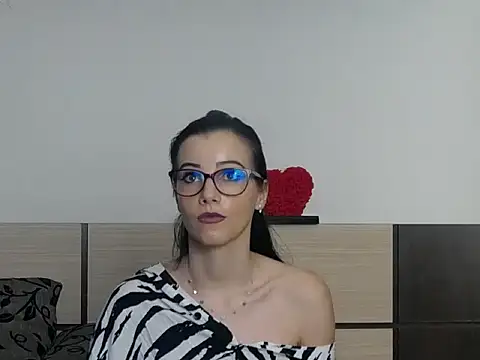 IvyCole Live XXX-chat