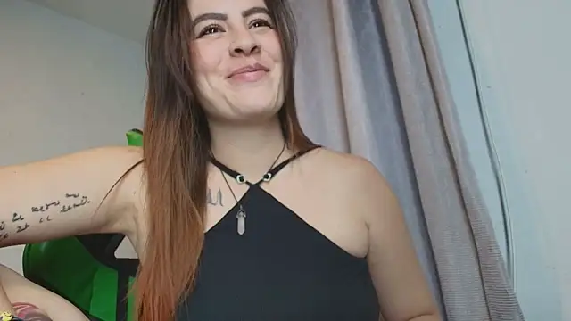 ImSophieFox's Live XXX Chat