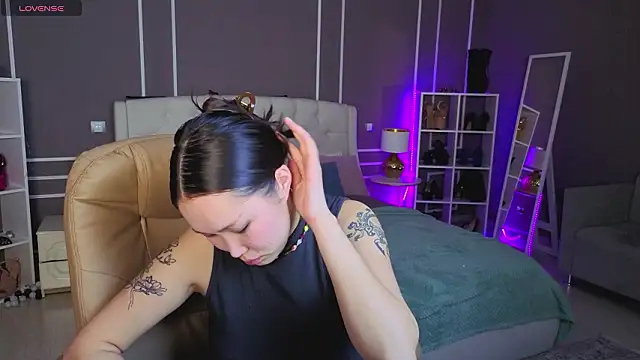 ElinaMotion's Live XXX Chat