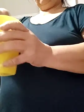 Zulfiya_Bruce Live XXX-Chat