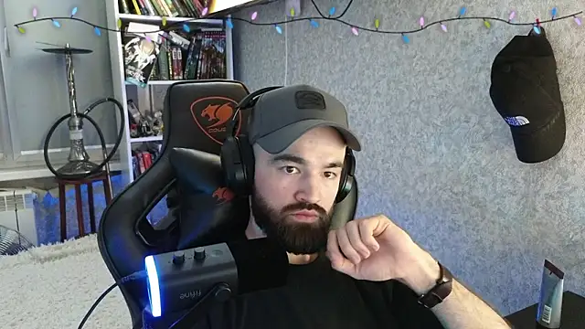 Show modela _Mostly_ na web-kameri