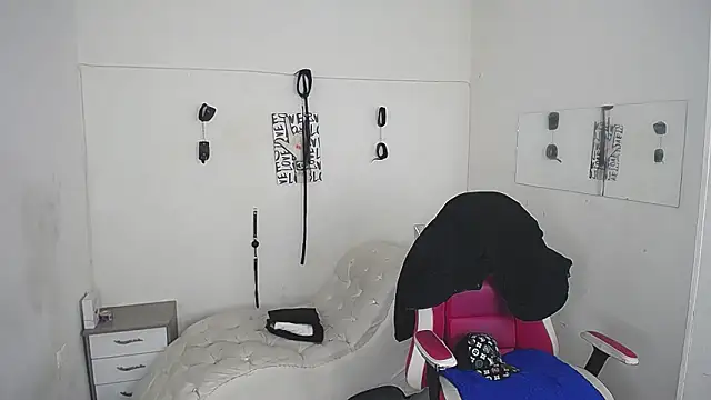 Leonard_Price Live XXX-Chat