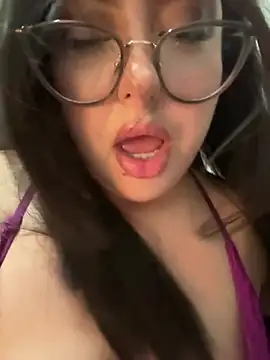 MileyGia Live XXX-chat