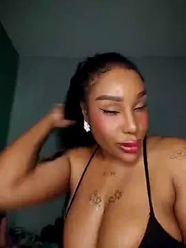 Queen_Amara 现场XXX聊天