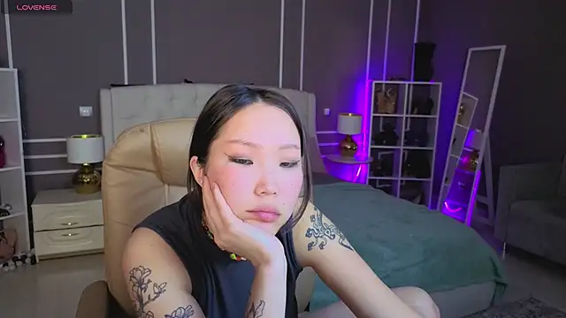 ElinaMotion élő XXX-chatje