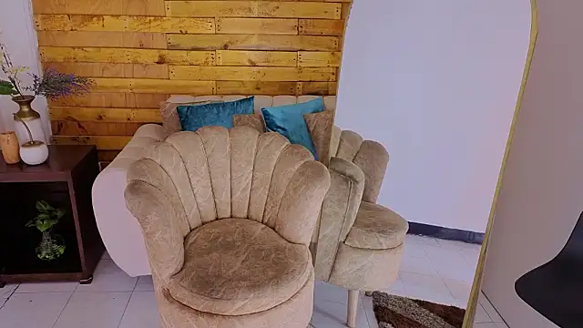 azumi_s04 Adlı Modelin Canlı XXX Sohbeti