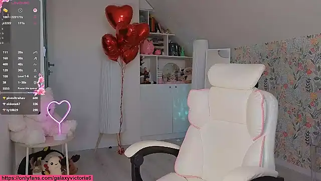 brilliantvictoria: διαδικτυακό σόου στην κάμερα