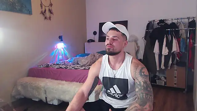 XXX chat uživo modela Tiberius_hunk