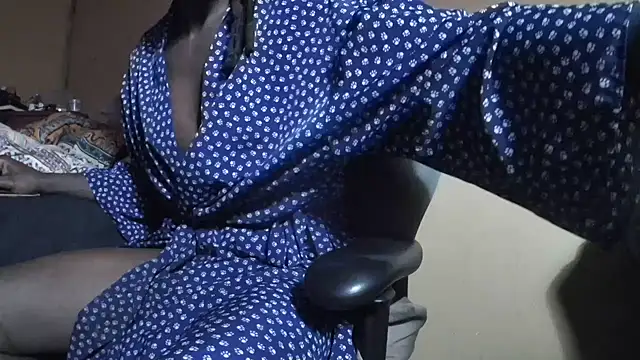 EYEzIAM Chat XXX live