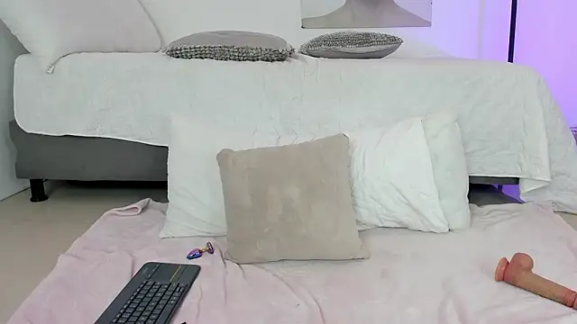 MIA25___'s Live XXX Chat