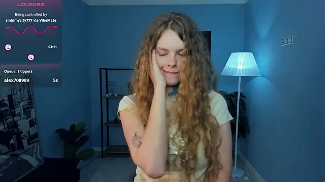 Chatroom XXX en direct de RayaNenlia