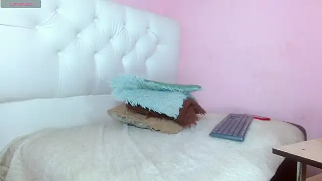 x_isabella_x élő XXX-chatje