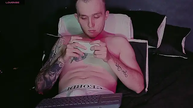 Dylanwhite23_'s Live XXX Chat