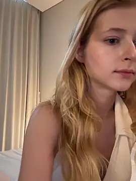 LunaRase élő XXX-chatje