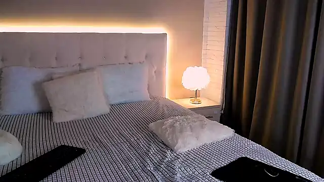 MonikaBelachiのライブXXXチャット