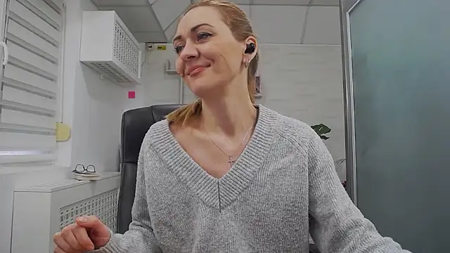 EllaMilf_のライブXXXチャット