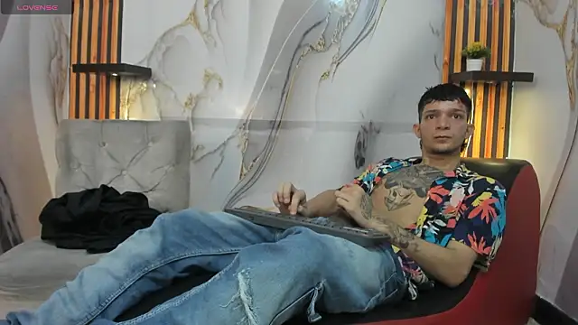 Straight_Guy22: онлайн-секс-чат