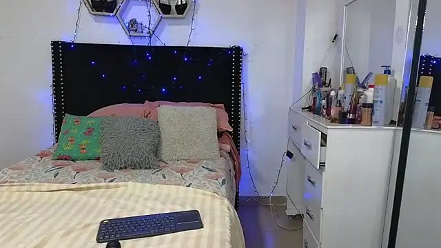 charlotte_077 live XXX chat