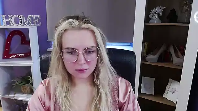 Zoey_Erotic: онлайн-секс-чат