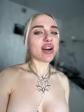 pinkstar_ élő XXX-chatje