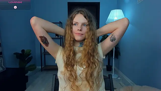 RayaNenlia's Live XXX Chat