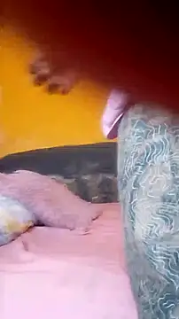 Pokazy przed kamerką – HornyAss_Bitch