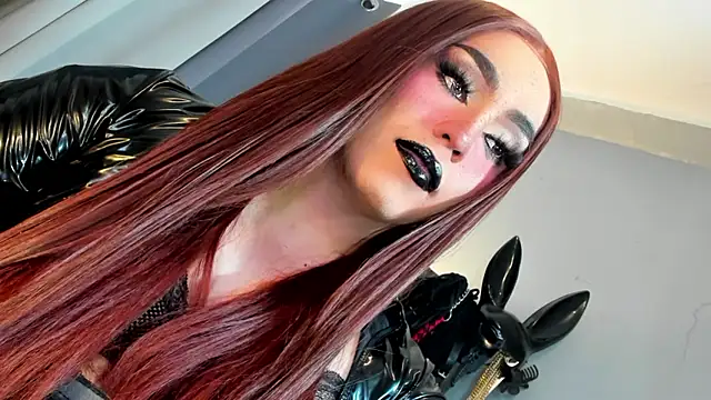 DominaAurumXXX Show in webcam