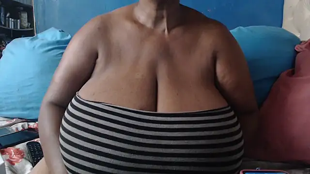 Chat +18 de CUTEFIRMMELONSS ao vivo