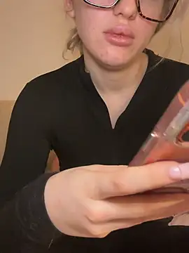 Holly-Glamour élő XXX-chatje