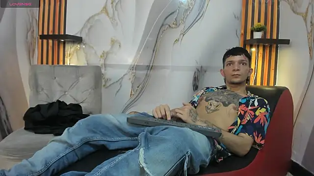 Straight_Guy22: онлайн-секс-чат