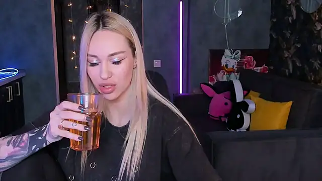 Blckmirrorr's Live XXX Chat