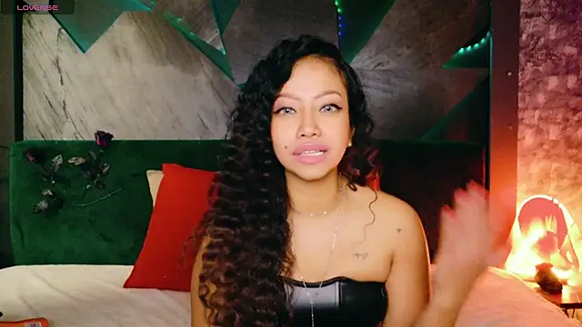 ElyaQuinn live XXX chat