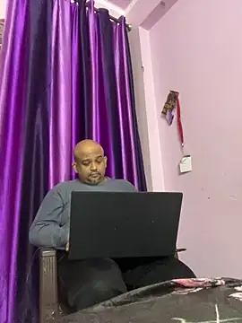 Dick_6inches_Delhin Webbikameraesitys