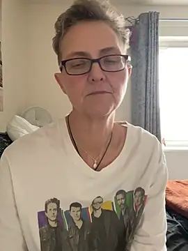 Curvy-Jinx Webcam show