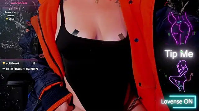 Chat XXX en directo de RoxanneStorm_